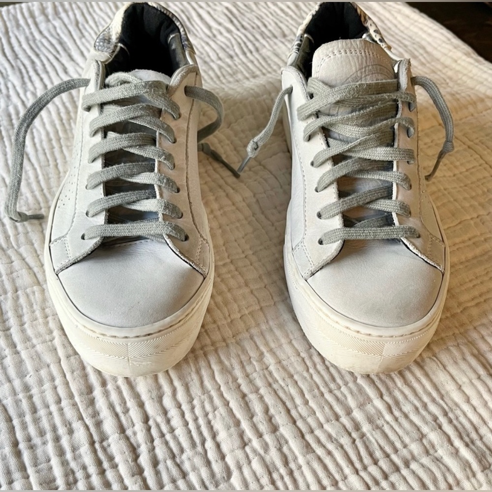 p448 sneakers in good condition! Very comfortable!